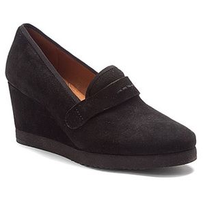 gentle souls "Up At Dawn" suede black wedge. NWOT