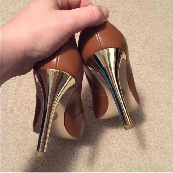 Runway Michael Kors Pumps in 8.5 - Picture 2 of 3