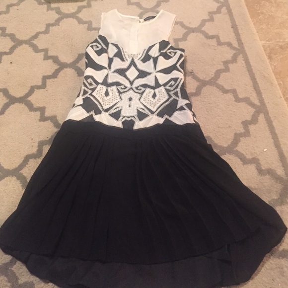 Black and white cocktail dress from Bloomingdales - Picture 2 of 3