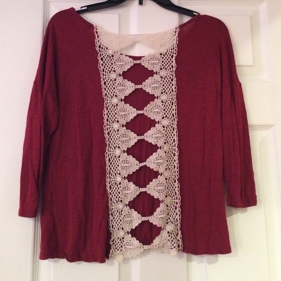 Eyeshadow quarter sleeve shirt with a cut-out back - Picture 2 of 2