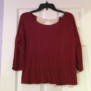 Eyeshadow quarter sleeve shirt with a cut-out back