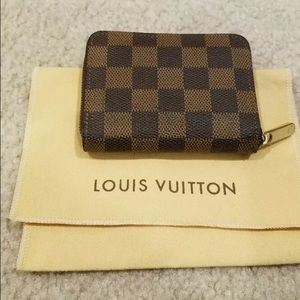 **ON HOLD**Auth Louis Vuitton Zippy