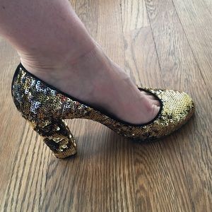 Mixed metal sequined JCrew Etta pumps. Size 6.5
