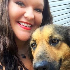 Meet your Posher, Raegan