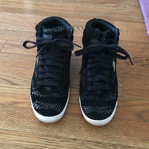 Platform Puma sneakers. Size 7.