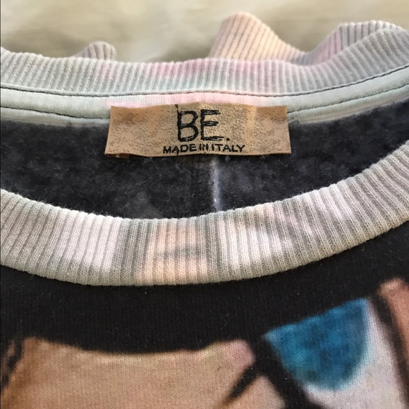 🎉SALE🎉 Super artistic sweatshirt! - Picture 2 of 4