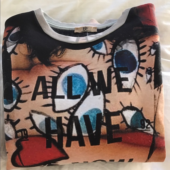 🎉SALE🎉 Super artistic sweatshirt! - Picture 4 of 4