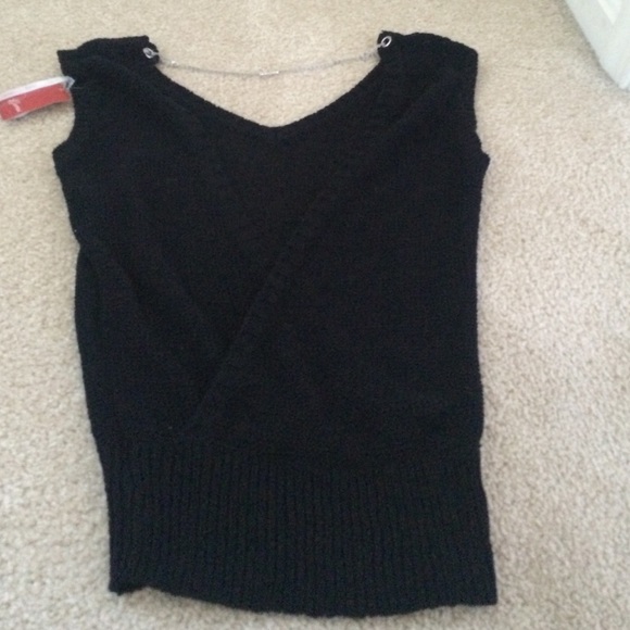 Sleeveless open back sweater-never been worn - Picture 2 of 4