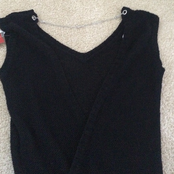 Sleeveless open back sweater-never been worn - Picture 3 of 4