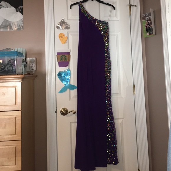 SALE❗️PURPLE PROM DRESS 💜 - Picture 3 of 3