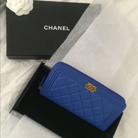 Rare Blue CHANEL ZIP AROUND WALLET - NEW - Picture 2 of 4