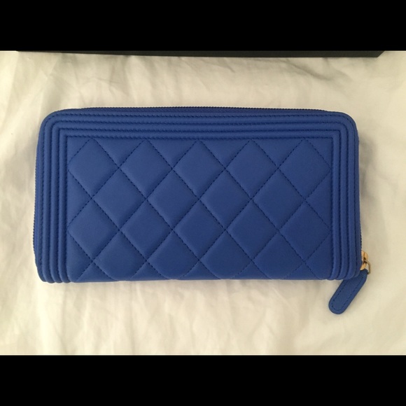 Rare Blue CHANEL ZIP AROUND WALLET - NEW - Picture 3 of 4