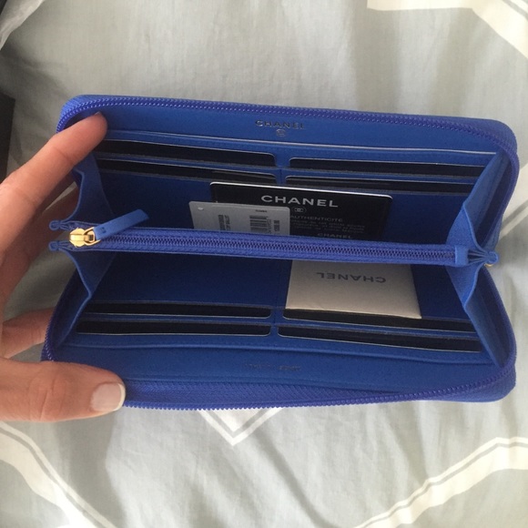 Rare Blue CHANEL ZIP AROUND WALLET - NEW - Picture 4 of 4