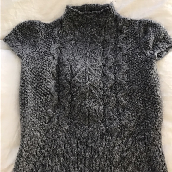 🎉SALE!🎉 Beautiful and very classy gray sweater! - Picture 1 of 4