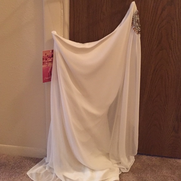 One shoulder semi-formal dress - Picture 1 of 3