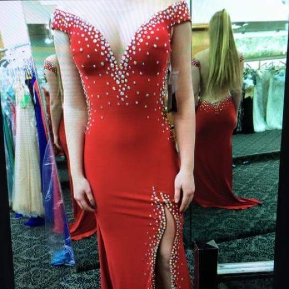 ❗️SALE ❗️ RED PROM DRESS 🔥 - Picture 2 of 4