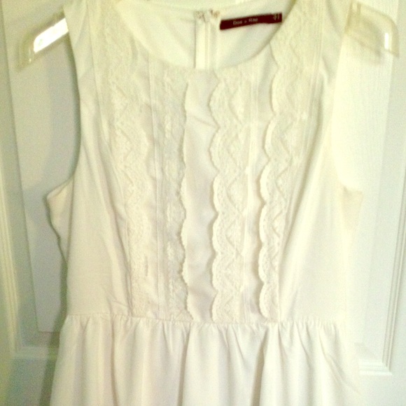 CCO SALE! 🛍 Pleated White Lace Dress