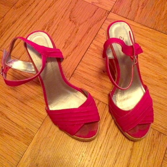 Magenta Wedges