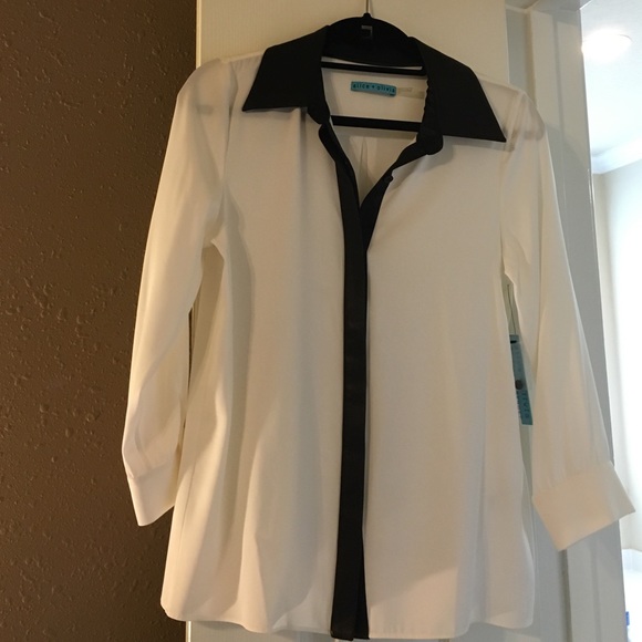 1Hr SALE alice + olivia blouse with leather detail