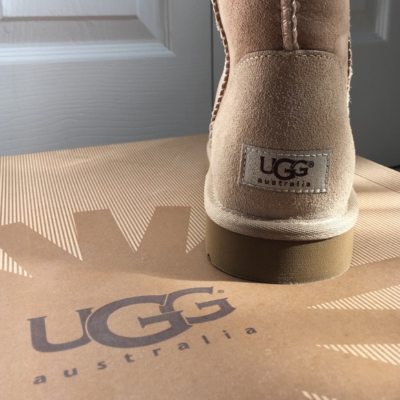 UGGS Brand new, never worn 😍