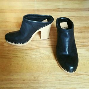 DOLCE VITA BLACK LEATHER WOOD HEELS CLOGS