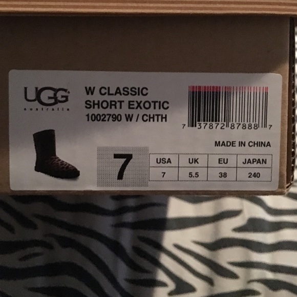 UGGS - Picture 2 of 4