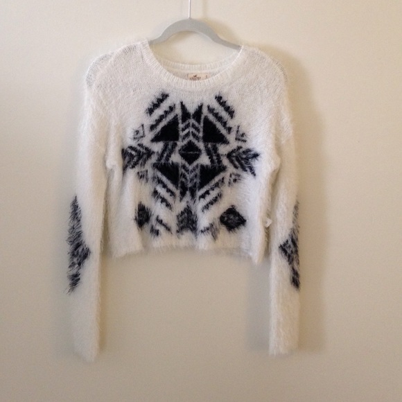 ✨SUPER SOFT black and white sweater✨