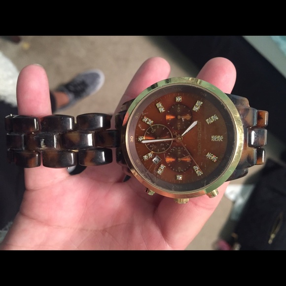 Michael Kors Tortoise Watch - Picture 3 of 3