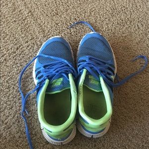 Nike free runs 5.0 s7.5 blue and green