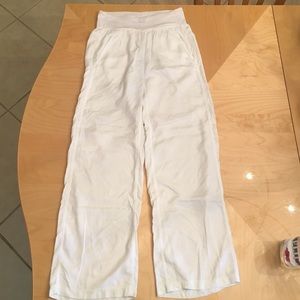 Lululemon rare white serene pant size 2 so comfy!! Lululemon rare white serene pant size 2 so comfy!!