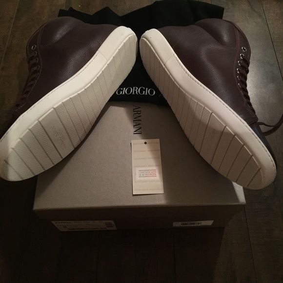 Giorgio Armani Barolo + Burgundy - Picture 2 of 3