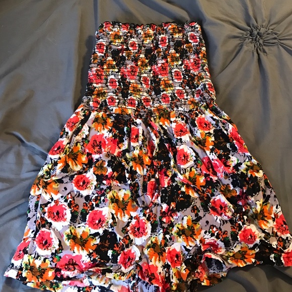 Stretchy floral romper- Size Small (fits like a 0)