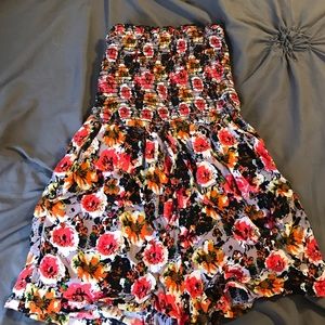 Stretchy floral romper- Size Small (fits like a 0)