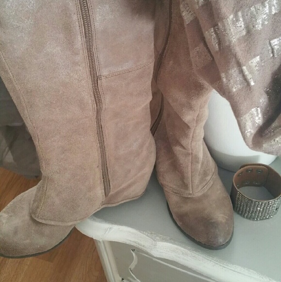 Distressed Fergie boots