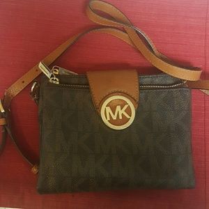 Michael Kors cross body purse