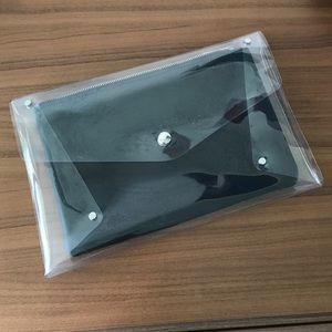 FOREVER 21 PLastic CLutch
