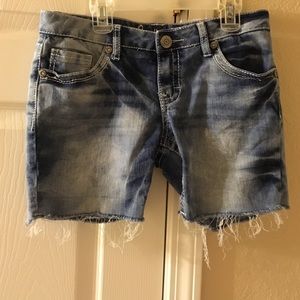 Amethyst size 7 Juniors long shorts. Barely worn.