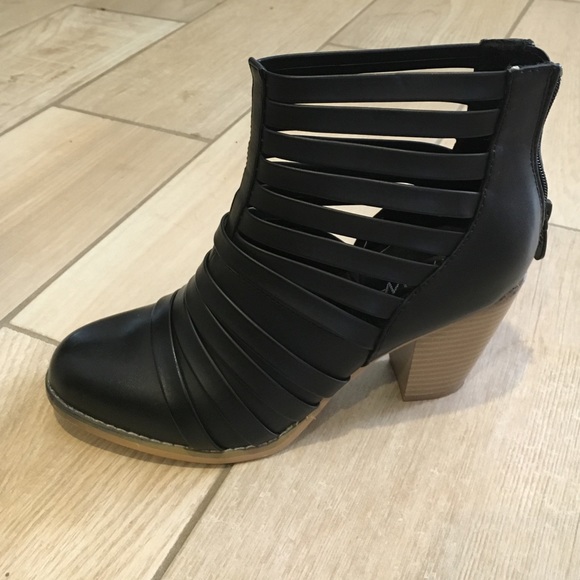 Black heeled strappy booties