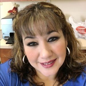Meet your Posher, Yolanda