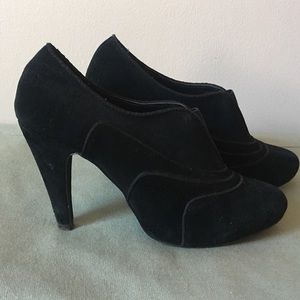 Steve Madden Black Bootie 7.5