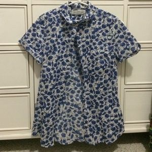 Blue and white collared shirt.
