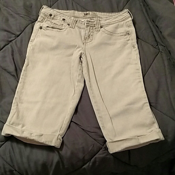 Capri pants