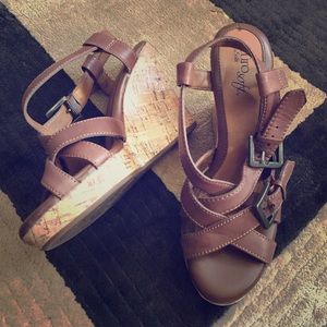 Brown Wedges (Sz 7). Eurosoft by Sofft.