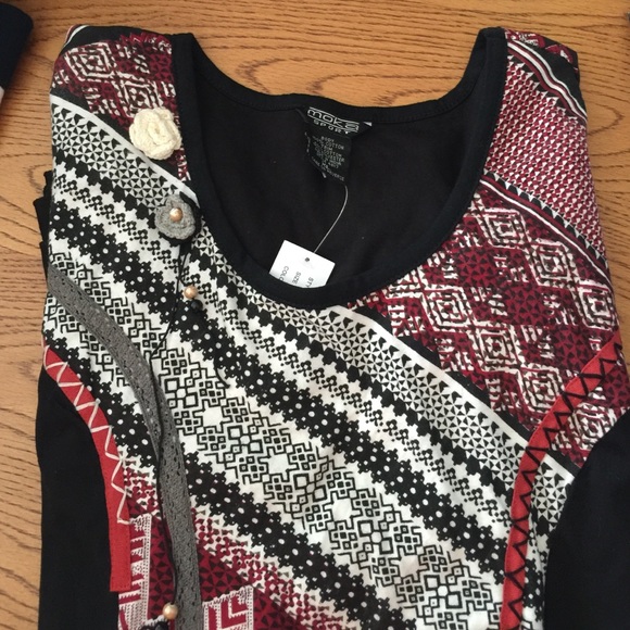 Mika Sport Black Garnet Design Tunic Ruffle Bottom - Picture 3 of 4