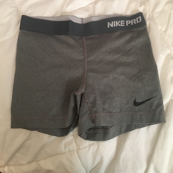 SALE🎉 gray Nike pro's!