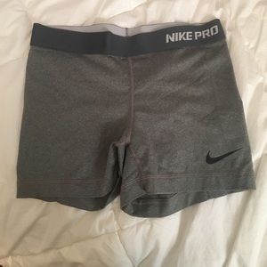 SALE🎉 gray Nike pro's!