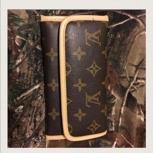 FAUX Louis Vuitton wallet