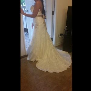 NEVER WORN- Beautiful wedding dress-Size 2 Petite
