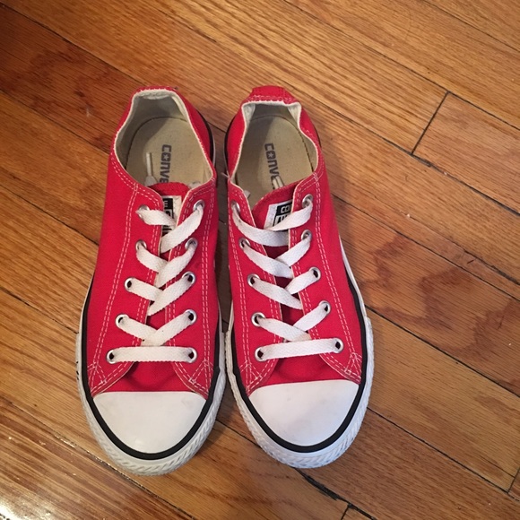Red Converse (Size 3 in Big Girls) SEE DETAILS