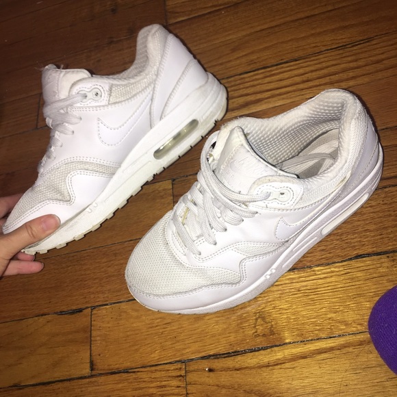 Nike AirMax (Sz 3.5 Youth) SEE DETAILS